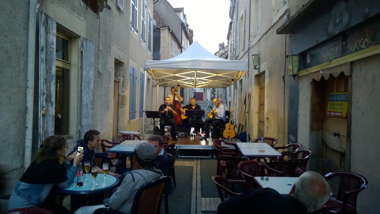 Mye sightseeing ble det ikke tid til, men fikk i det minst et herlig møte med fransk gatemusikk!