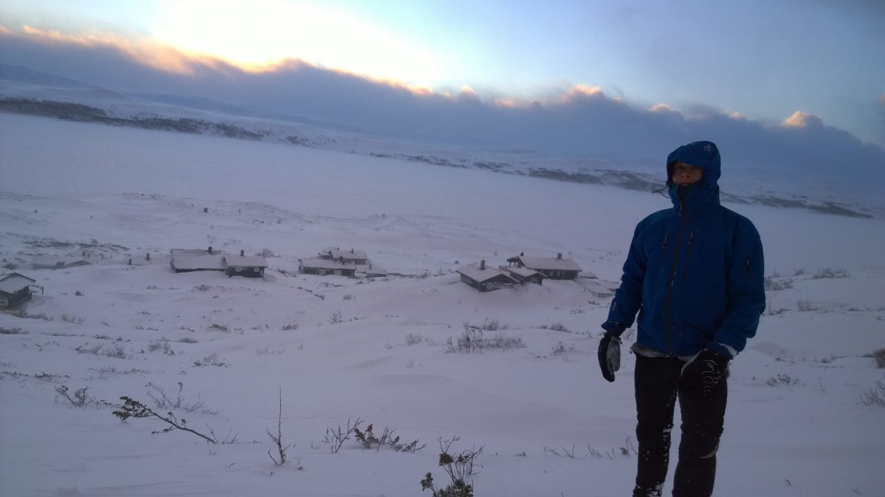 1.juledag tok jeg beina fatt og dro ut på fjelltur. Jeg hadde vært ute en liten tur på juleaften også, da ved Nesbyen. Der var det gåtur-forhold. Hos bestefar i Vats, Ål, var det mer snø. Det ble 3,5t vassing i snø til knærne. 